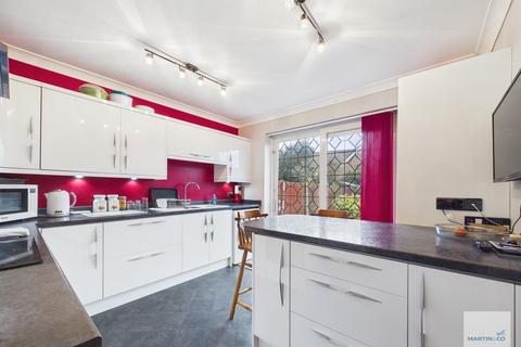 2 bedroom detached bungalow for sale, Rivergreen Crescent, Bramcote, Nottingham