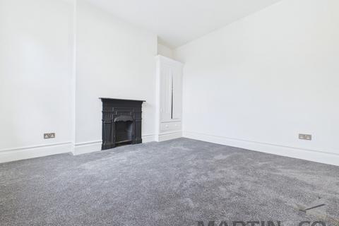 3 bedroom flat for sale, Milton Road, Milton