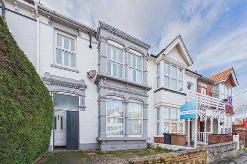 3 bedroom flat for sale, Milton Road, Milton