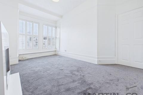 3 bedroom flat for sale, Milton Road, Milton