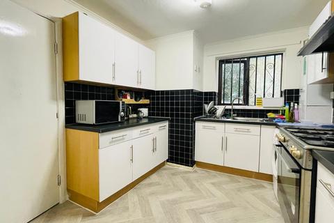 1 bedroom in a house share to rent, Lukin Street, Shadwell, E1 0AA