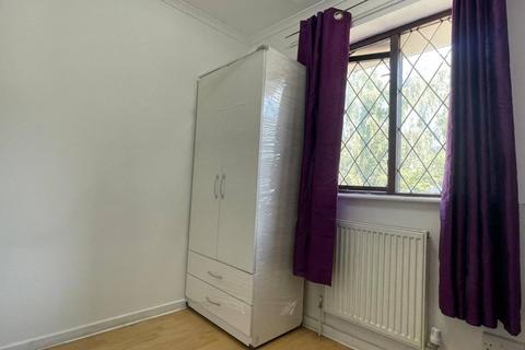 1 bedroom in a house share to rent, Lukin Street, Shadwell, E1 0AA