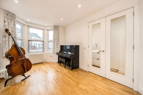 4 bedroom terraced house for sale, Villiers Road, London NW2