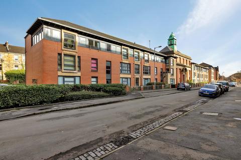 2 bedroom flat to rent, Medwyn Street, Glasgow G14
