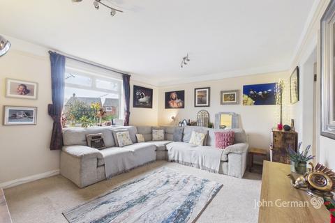 3 bedroom semi-detached house for sale, Linton Road, Rosliston