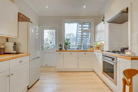 2 bedroom apartment for sale, Station Road, Leigh-on-sea, SS9