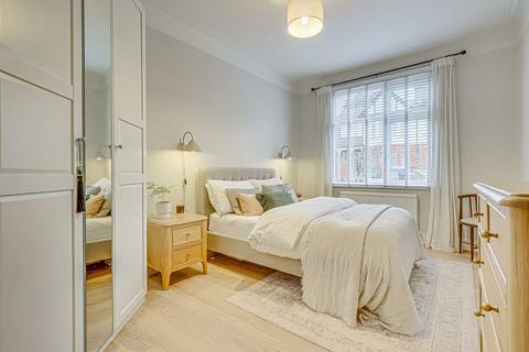 2 bedroom apartment for sale, Station Road, Leigh-on-sea, SS9