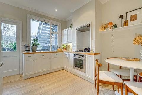2 bedroom apartment for sale, Station Road, Leigh-on-sea, SS9