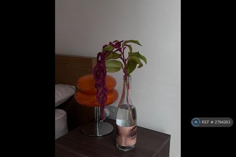 1 bedroom flat to rent, Oxley Square, London, E3