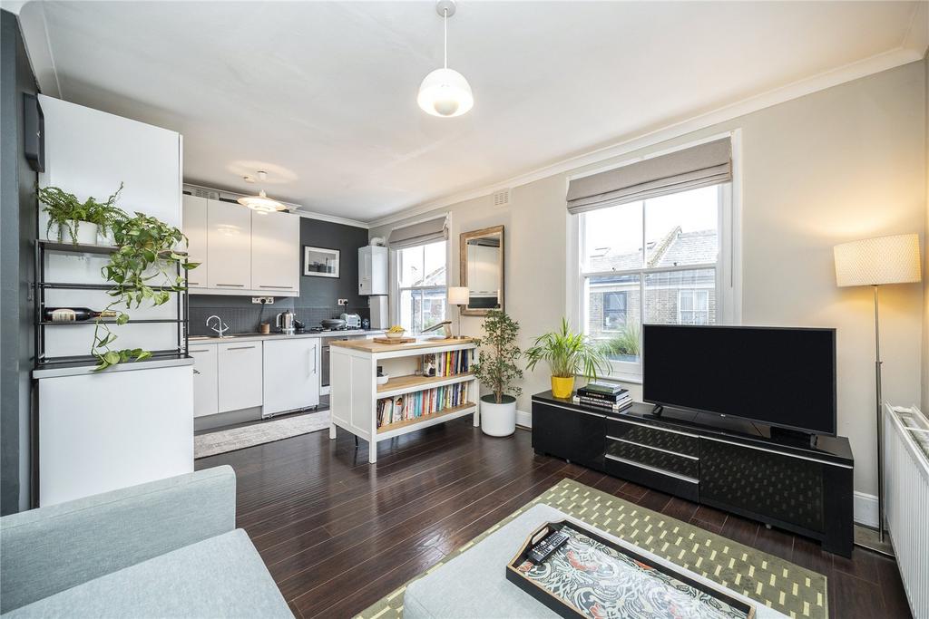 Reeption/Kitchen