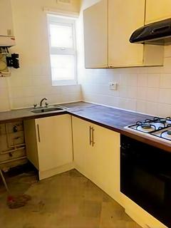 1 bedroom semi-detached house to rent, Henley Road, Ilford IG1