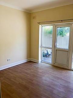 1 bedroom semi-detached house to rent, Henley Road, Ilford IG1