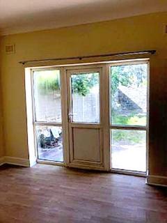 1 bedroom semi-detached house to rent, Henley Road, Ilford IG1