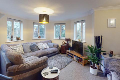 2 bedroom flat to rent, Albemarle Road, Beckenham, BR3