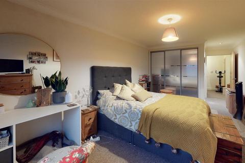 2 bedroom flat to rent, Albemarle Road, Beckenham, BR3