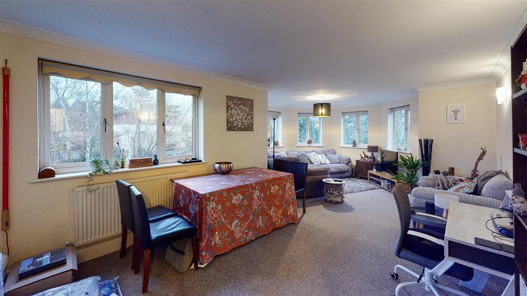 Living Room/Dining Area