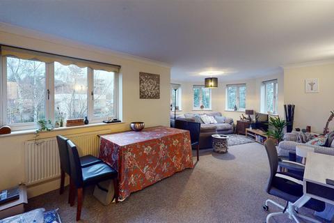 2 bedroom flat to rent, Albemarle Road, Beckenham, BR3