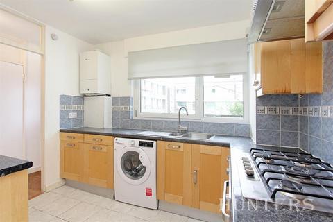3 bedroom apartment to rent, Rupert Gardens, London, SW9