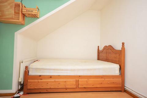 1 bedroom in a house share to rent, Lukin Street, Shadwell, E1 0AA