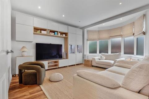 3 bedroom terraced house to rent, Dollis Hill Lane, London NW2