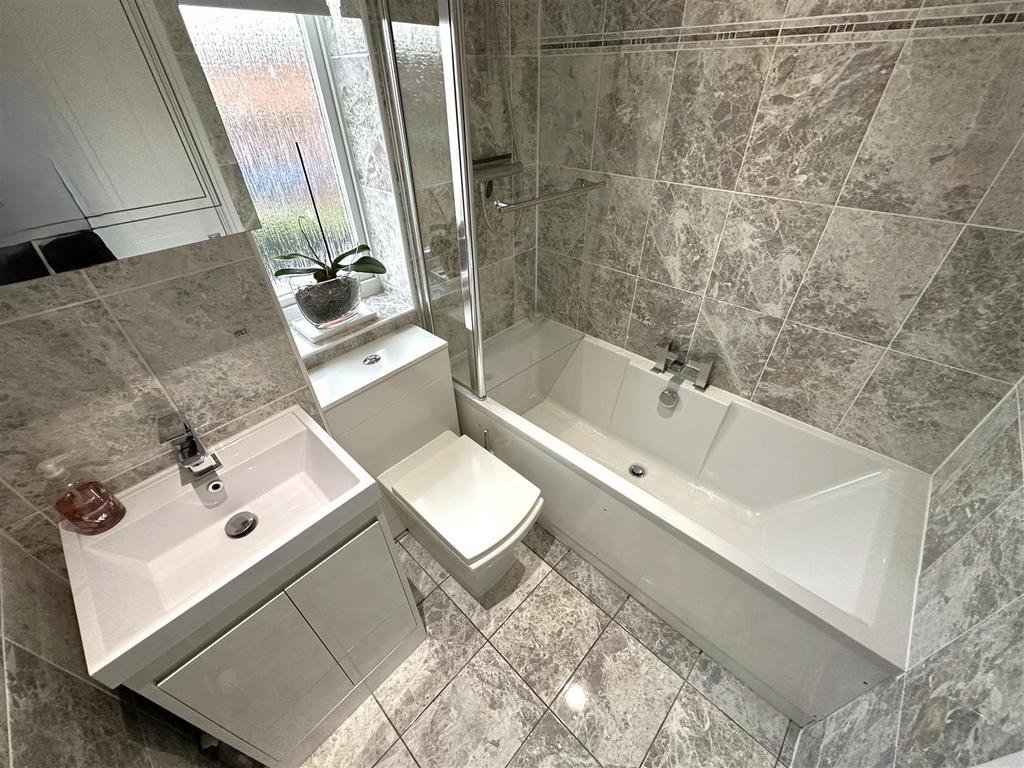 Family Bathroom 266