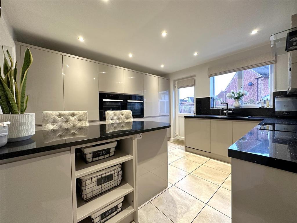 Stunning Modern Kitchen 309