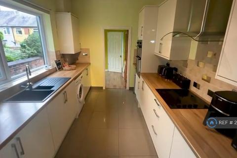 3 bedroom detached house to rent, Gloucester Road, Salford, M6