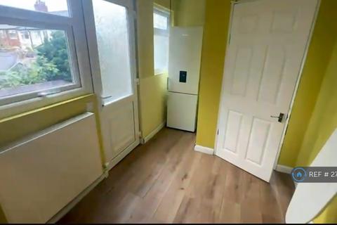 3 bedroom detached house to rent, Gloucester Road, Salford, M6