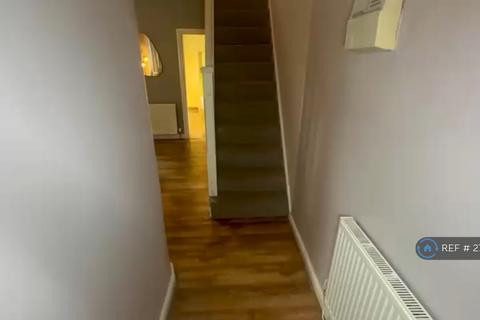 3 bedroom detached house to rent, Gloucester Road, Salford, M6