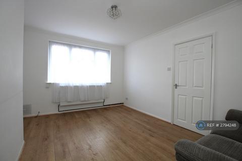 3 bedroom terraced house to rent, Manor Road, Queenborough, ME11