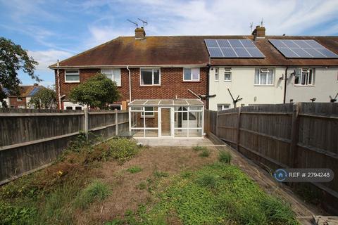 3 bedroom terraced house to rent, Manor Road, Queenborough, ME11