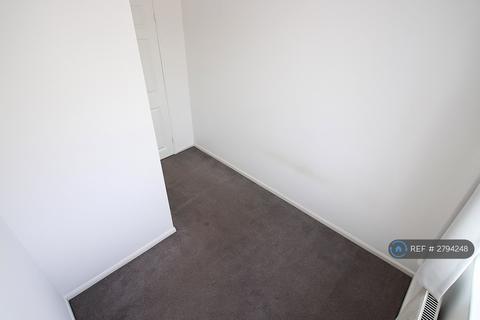 3 bedroom terraced house to rent, Manor Road, Queenborough, ME11