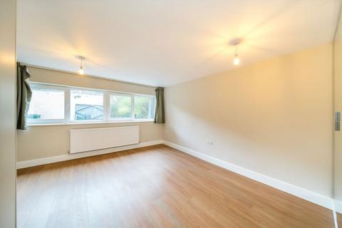 3 bedroom flat to rent, Highgate Road, London NW5