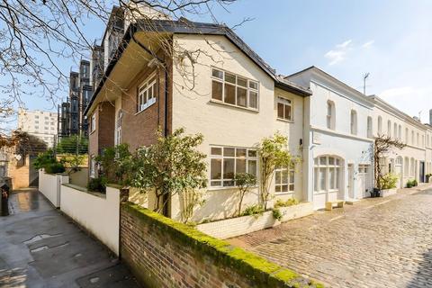 undefined, Ennismore Gardens Mews, Knightsbridge SW7