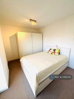 1 bedroom in a flat share to rent, Clubhouse Apartments, London, E14