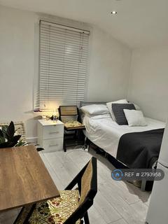 Studio to rent, Archway Road, London, N6