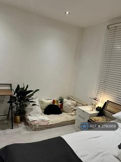 Studio to rent, Archway Road, London, N6