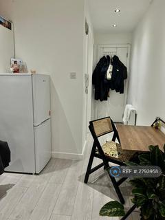 Studio to rent, Archway Road, London, N6