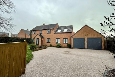 4 bedroom detached house to rent, Alexandra Close, Long Bennington, Newark