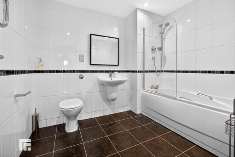 1 bedroom apartment for sale, Porto House, Penstone Court, Cardiff