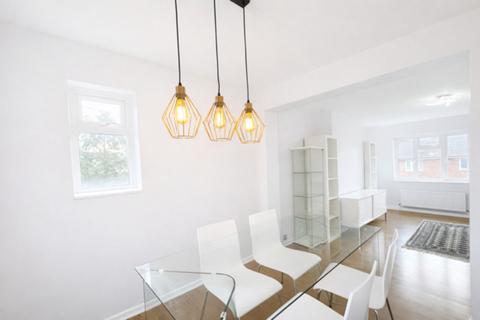 2 bedroom apartment to rent, St. Michael's Close, London N3