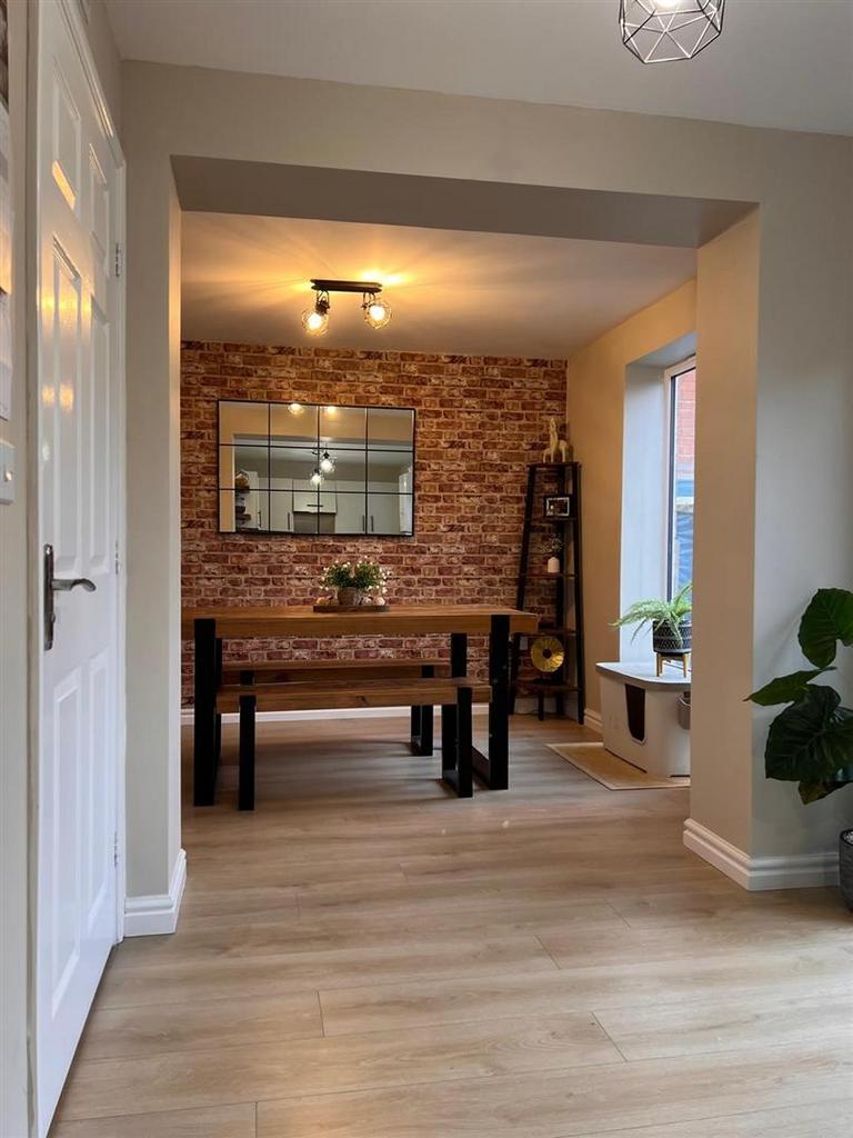 Dining room 2.jpg