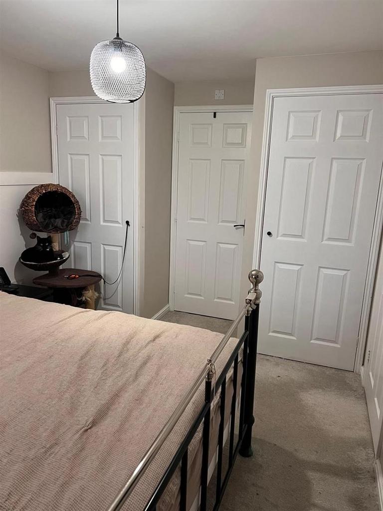 Bed 1.jpg
