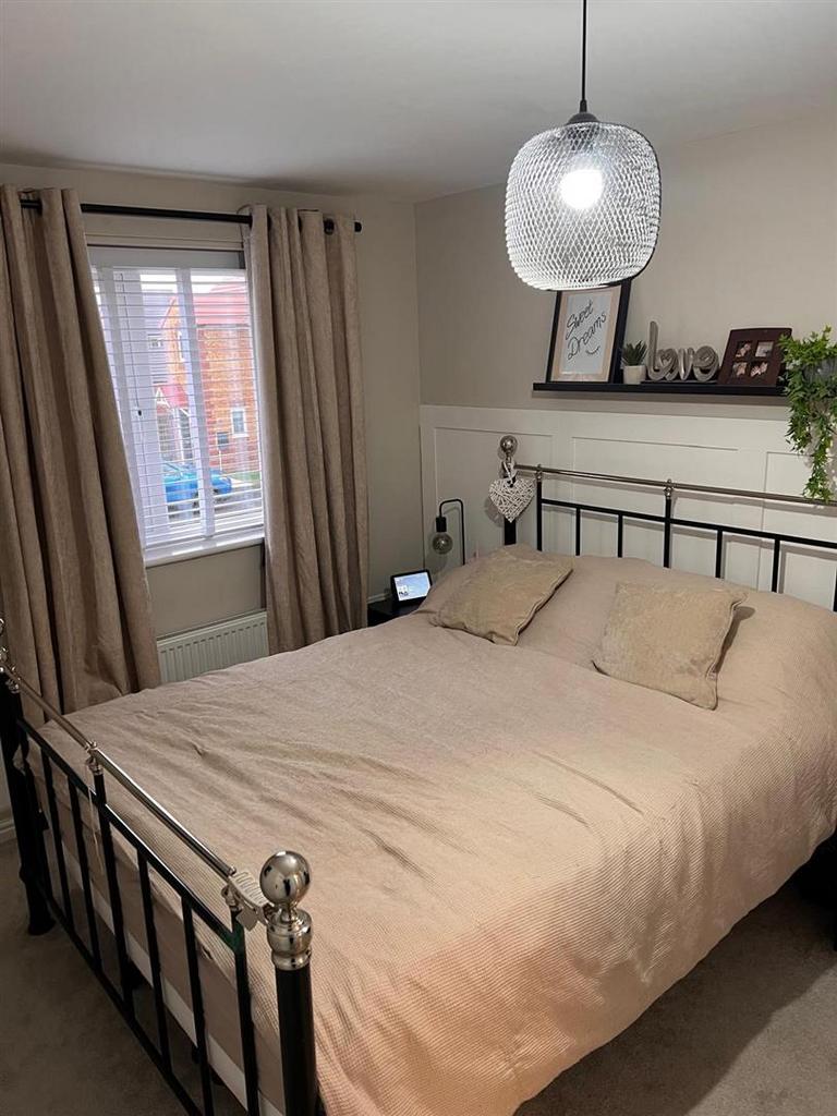 Bed 2.jpg