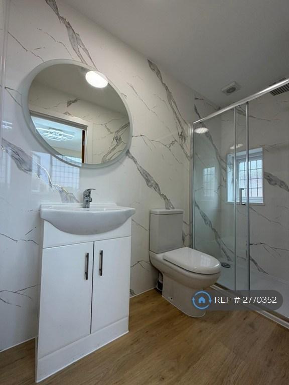 Room 1 Ensuite Bathroom