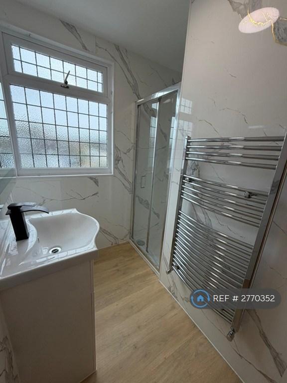 Shared Room 2 And 3 Bathroom Upstairs.