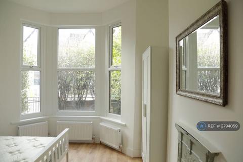 2 bedroom flat to rent, Wightman Road, London, N8