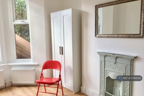 2 bedroom flat to rent, Wightman Road, London, N8