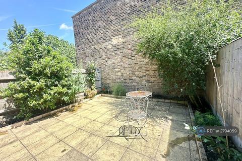 2 bedroom flat to rent, Wightman Road, London, N8