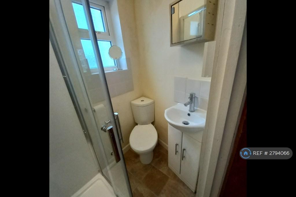 Bathroom(New Modern Vanity Unit Is Now In Place)